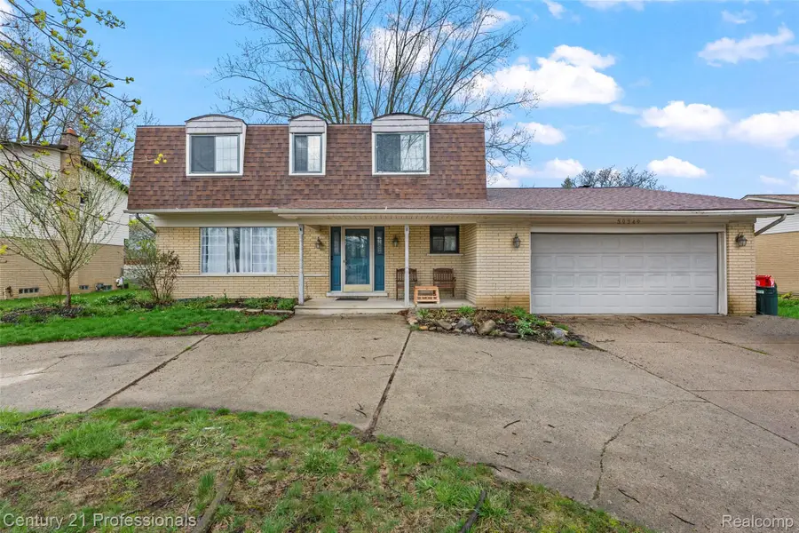 39349 Cadborough Drive, Clinton Township, MI 48038 - #2