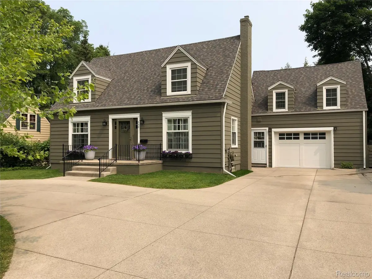 950 W Lincoln Street, Birmingham, MI 48009 - #1