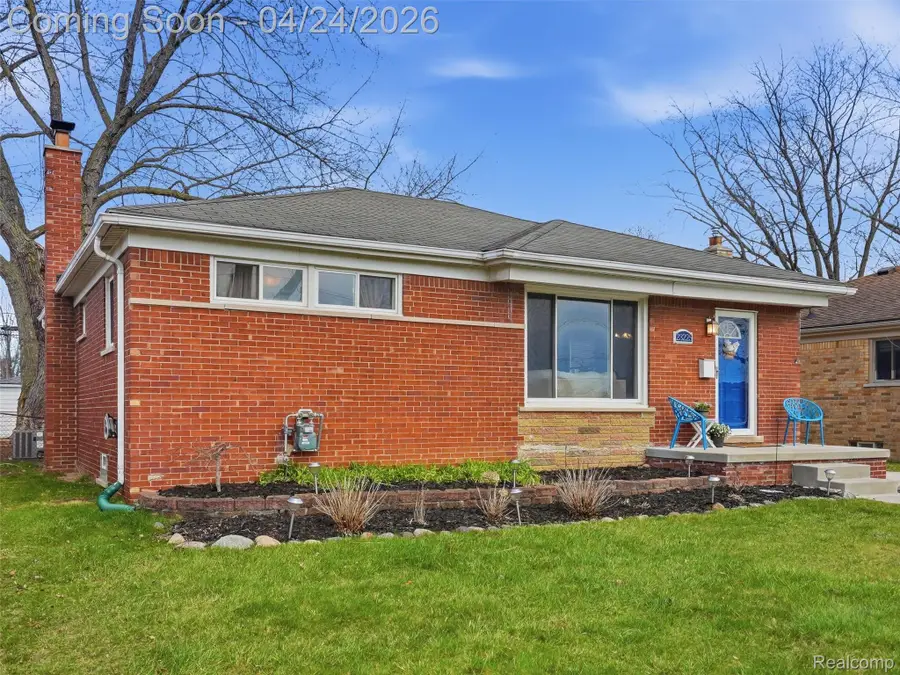23225 Playview Street, Saint Clair Shores, MI 48082 - #2