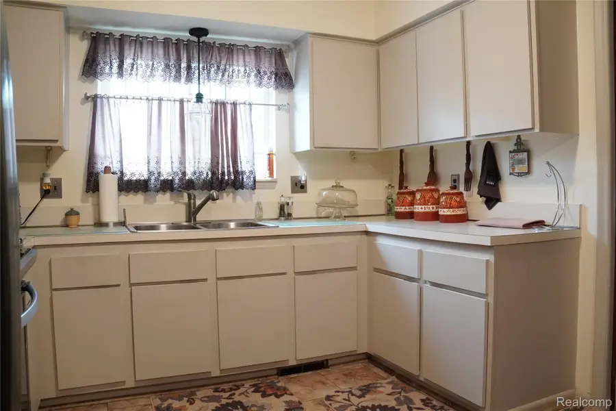 19445 Mcintyre Street, Detroit, MI 48219 - #3