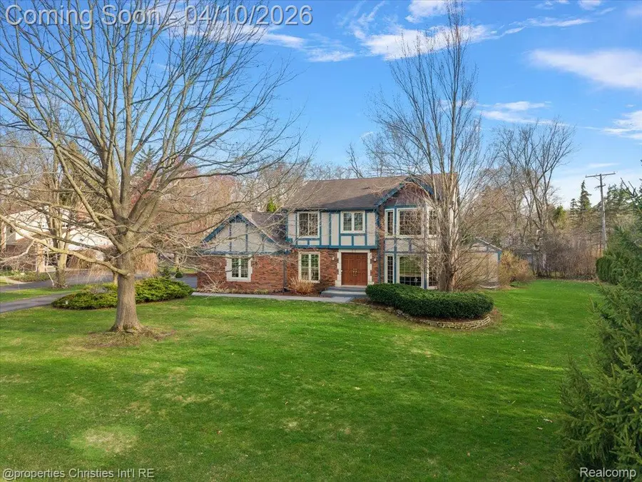 47269 S Chigwidden Drive, Northville, MI 48167 - #3