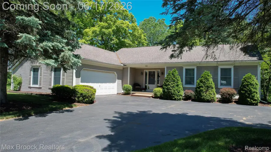 5466 Taylor Lane, Clarkston, MI 48346 - #2