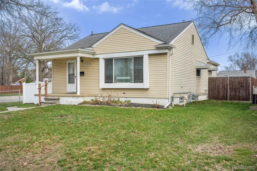 31344 Rosslyn Avenue, Garden City, MI 48135 - #2