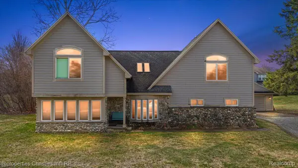 5863 Clarkston Road, Clarkston, MI 48348