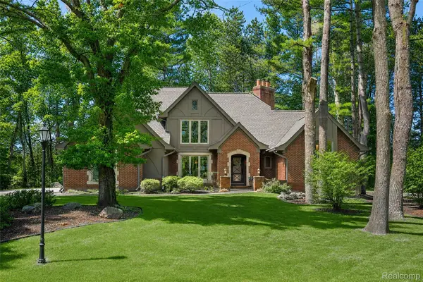 102 Kirksway Lane, LakeOrion, MI 48362