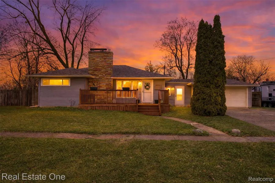 2293 Nichols Avenue, Grand Blanc, MI 48507 - #2