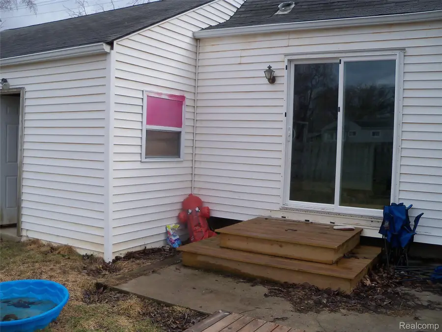 413 E Hemphill Road, Flint, MI 48507 - #3