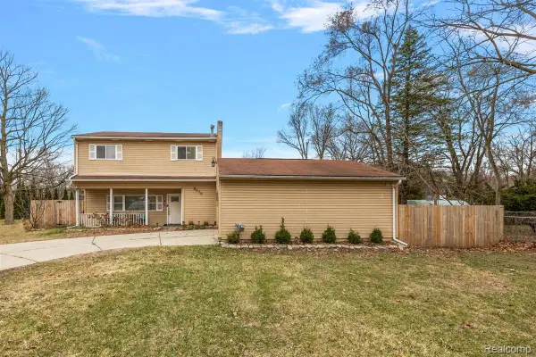 3570 Emmons Avenue, RochesterHills, MI 48307