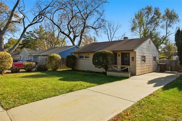 241 W Ann Arbor Avenue, Pontiac, MI 48340