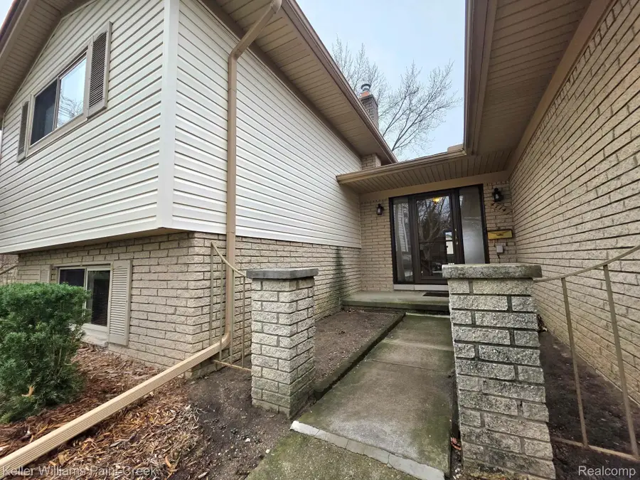 4714 Pickwick Drive, Sterling Heights, MI 48310 - #2