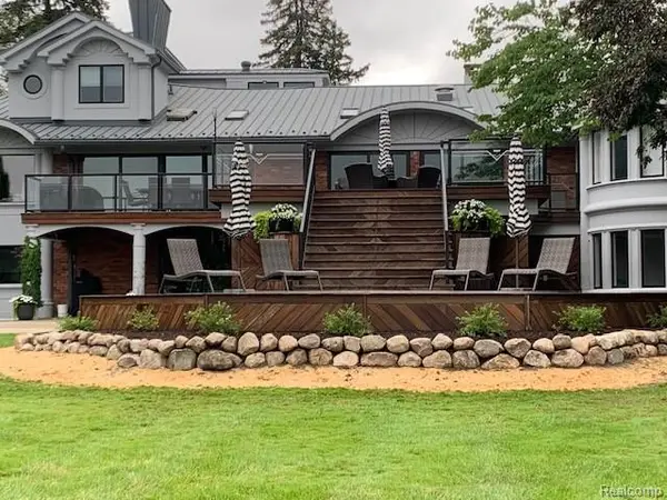 2440 Lake Angelus Lane, LakeAngelus, MI 48326