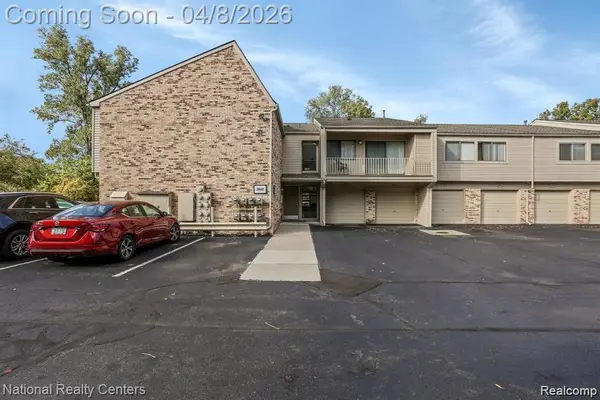 3865 Lone Pine Road #201, WestBloomfield, MI 48323