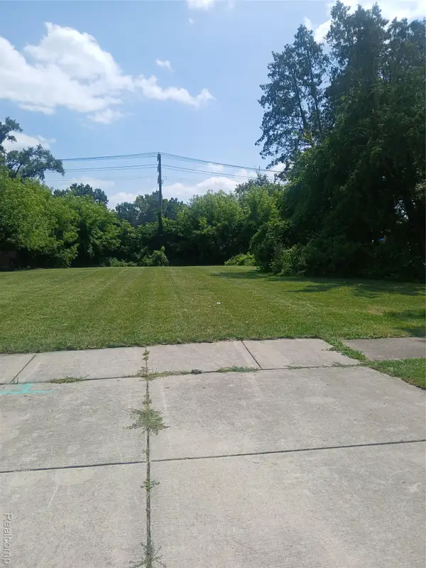 19095 Hilton Drive, Southfield, MI 48075