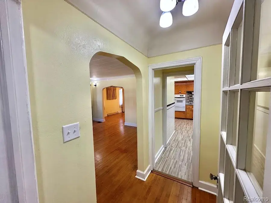 7502 Coolidge, Center Line, MI 48015 - #3