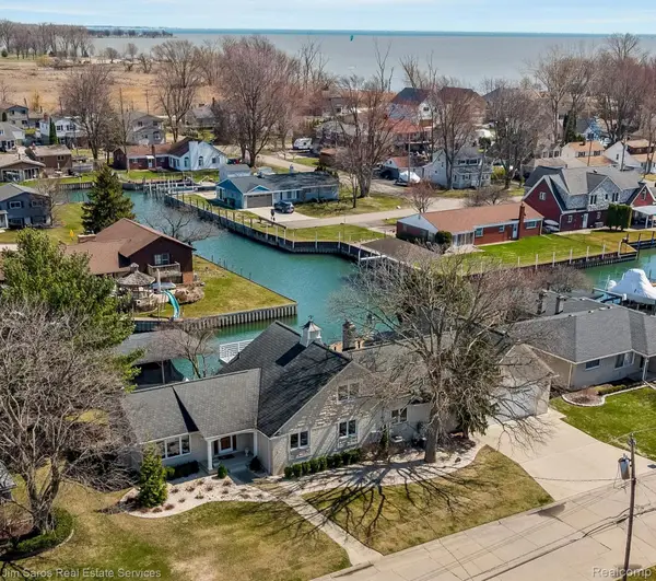 38008 Seaway Court, HarrisonTownship, MI 48045