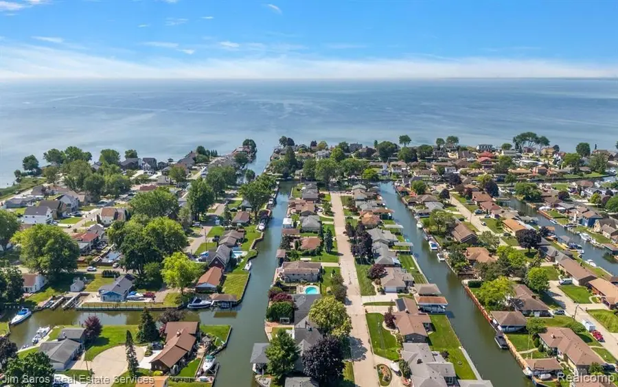 38008 Seaway Court, Harrison Township, MI 48045 - #3