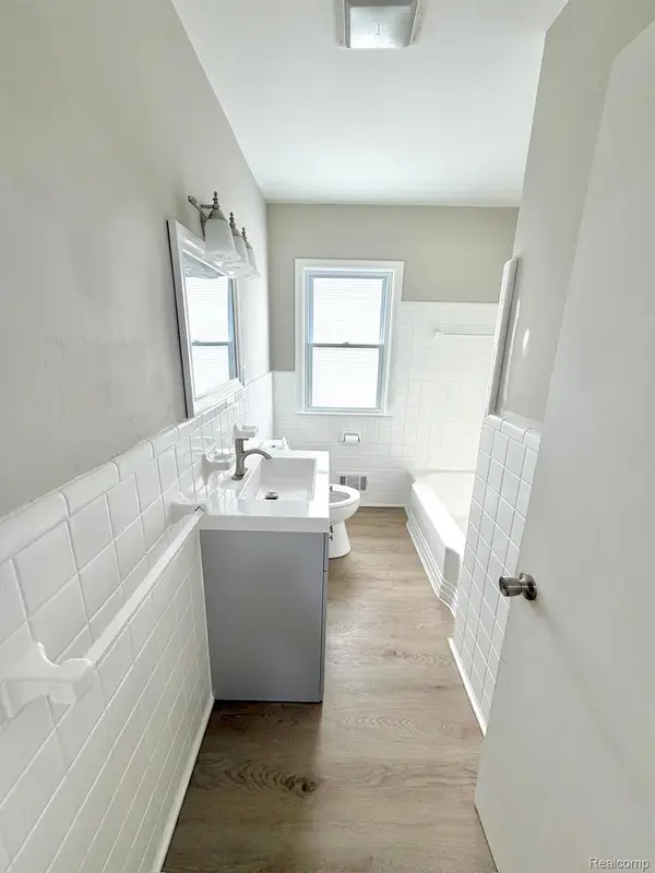 7242 Gerald Avenue, Warren, MI 48092