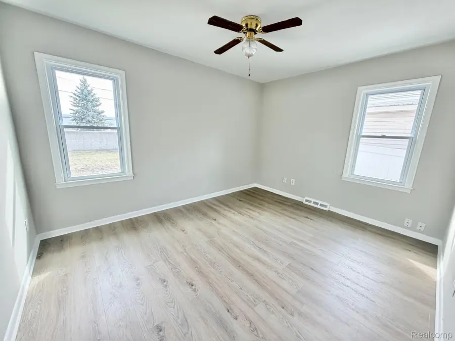 7242 Gerald Avenue, Warren, MI 48092 - #3