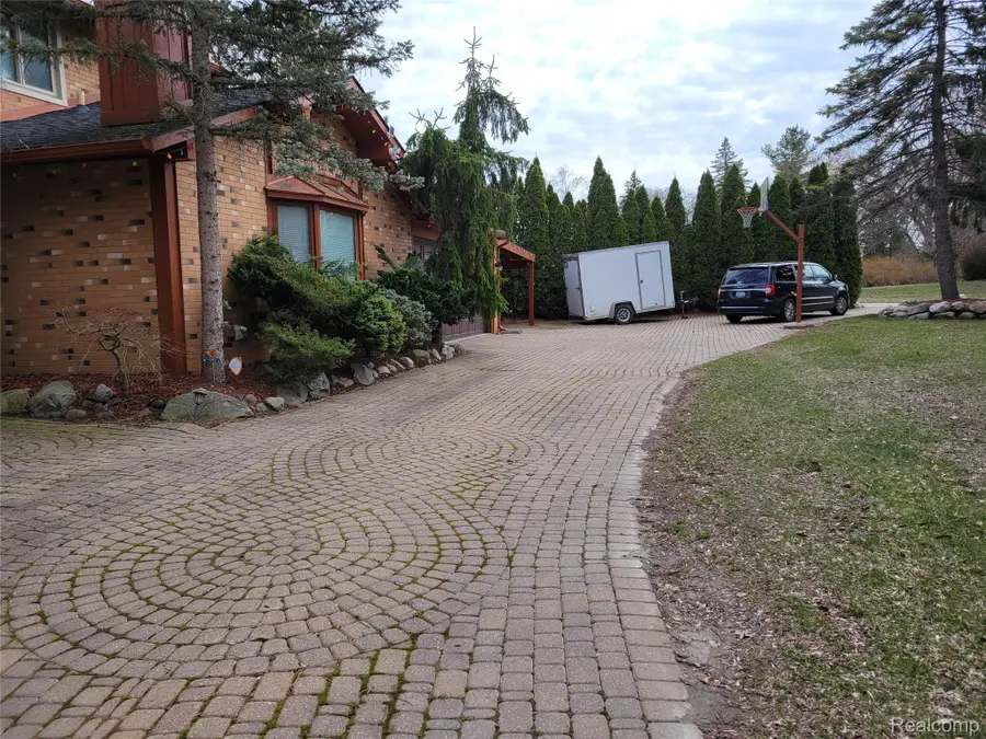 5549 Perrytown Drive, West Bloomfield, MI 48322 - #3