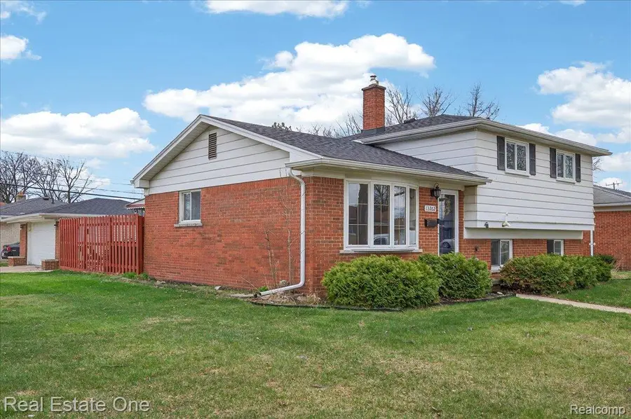 13262 Carol Avenue, Warren, MI 48088 - #3