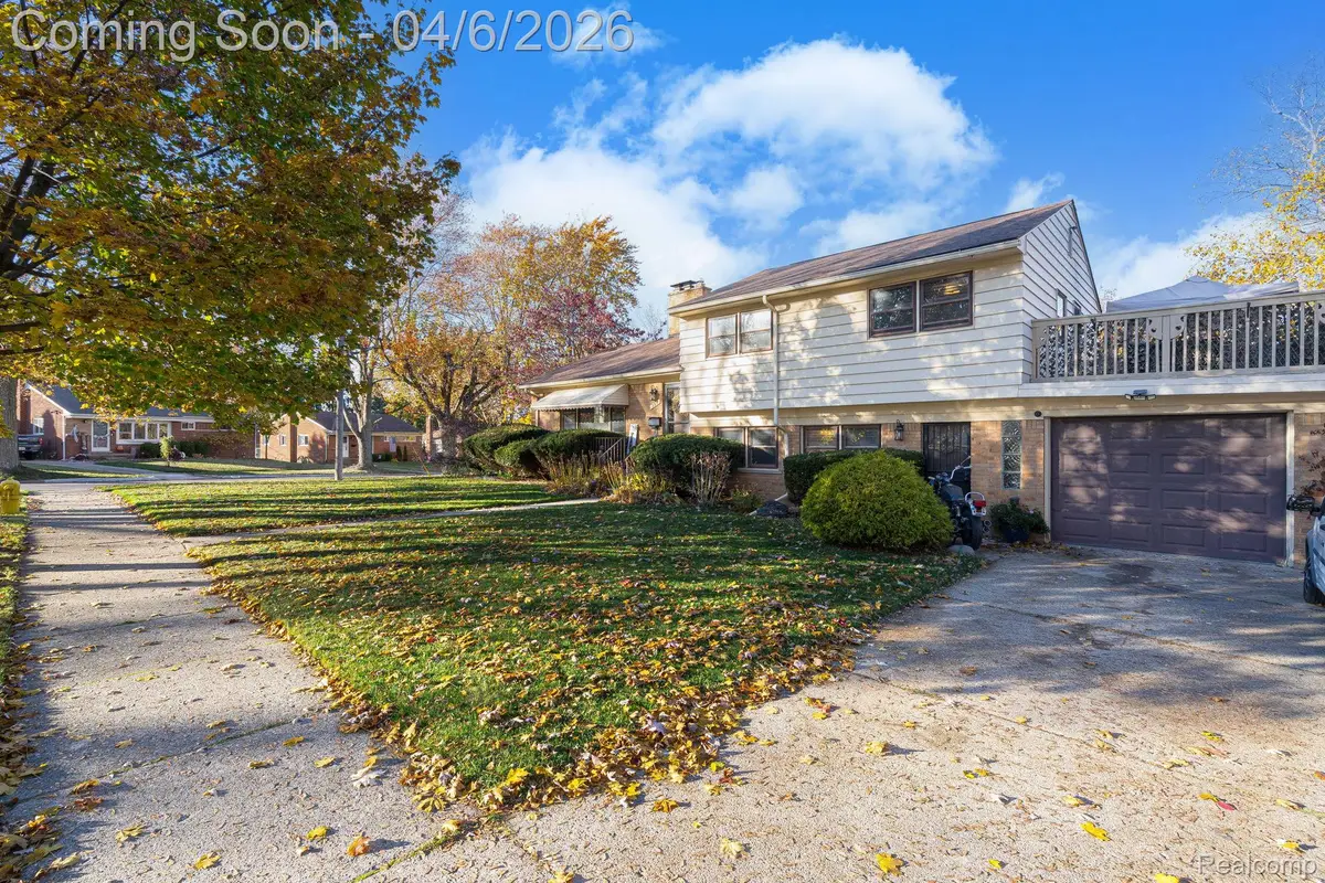 392 Cambridge Drive, Mount Clemens, MI 48043 - #1