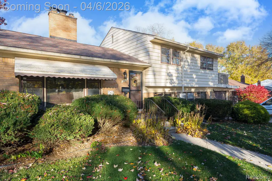 392 Cambridge Drive, Mount Clemens, MI 48043 - #3