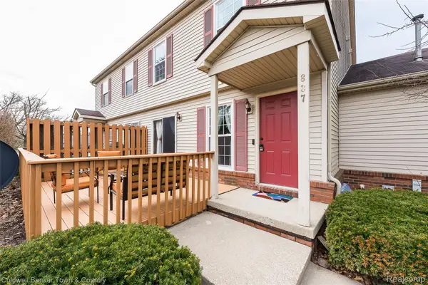 837 Oakwood Drive, Howell, MI 48843