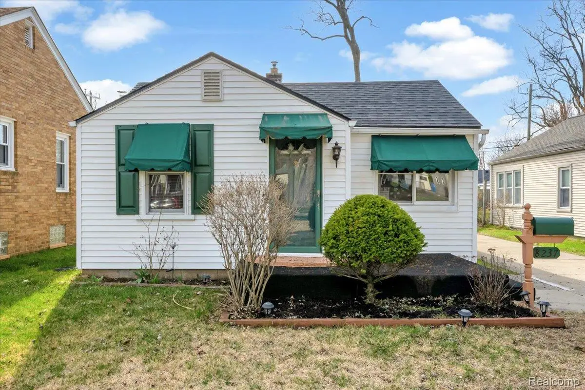 8237 Lenore Street, Dearborn Heights, MI 48127 - #1