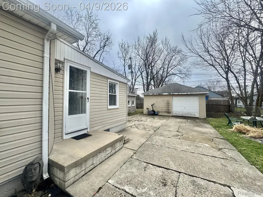 8044 Hudson Avenue, Warren, MI 48089 - #2