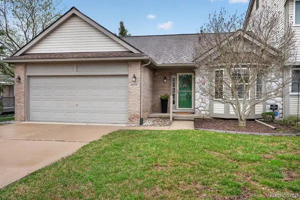 22787 Woodcreek Drive, Taylor, MI 48180