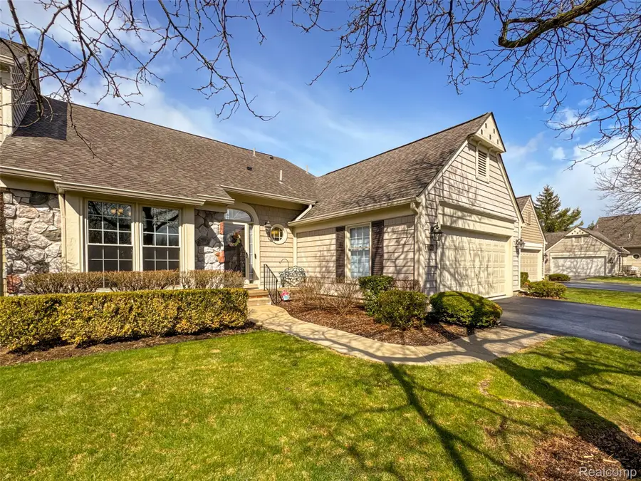 741 Briar Hill Lane #111, Bloomfield, MI 48304 - #3