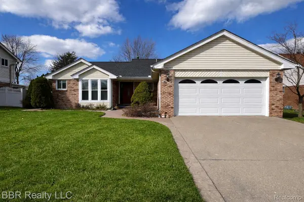 22264 Oakwood Street, Trenton, MI 48183