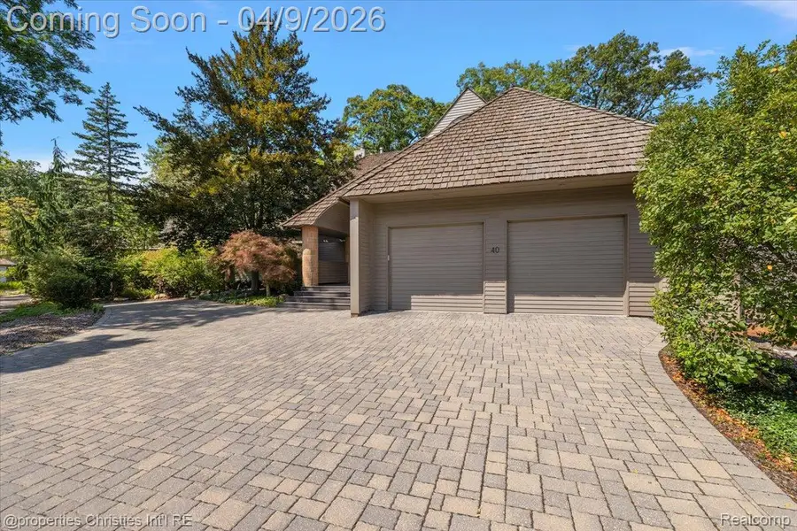 40 Scenic Oaks Drive N, Bloomfield Hills, MI 48304 - #2