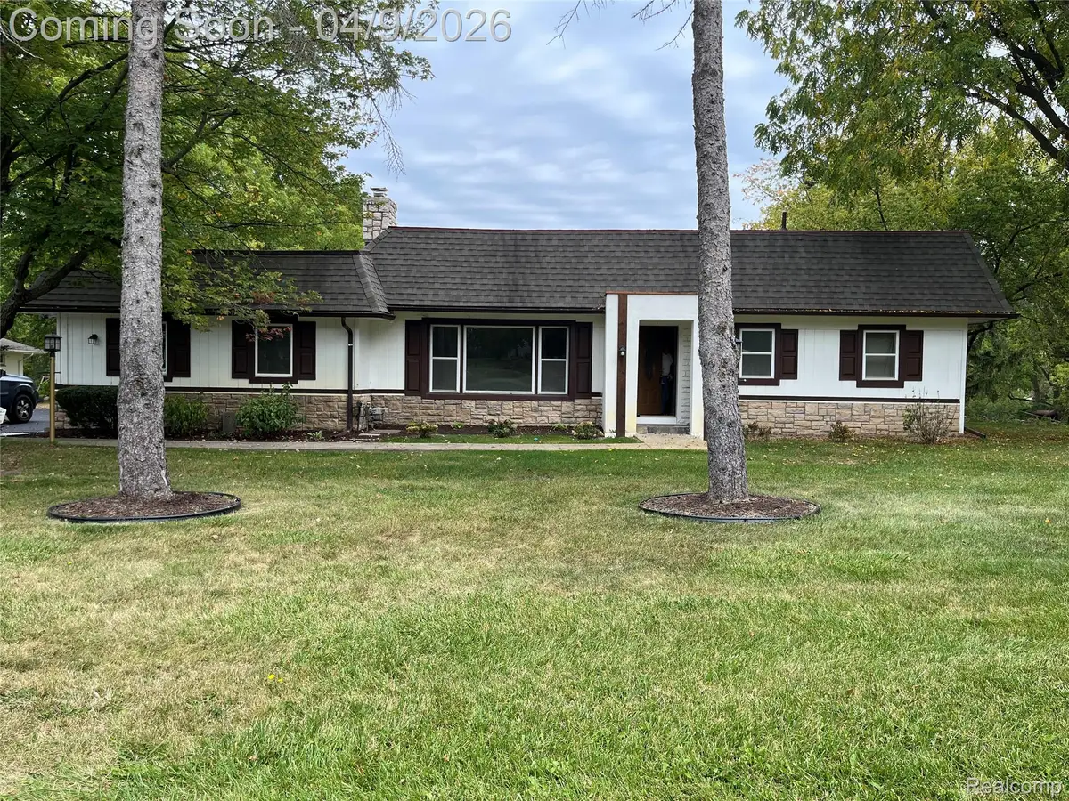 3930 Harris Lane, West Bloomfield, MI 48323 - #1