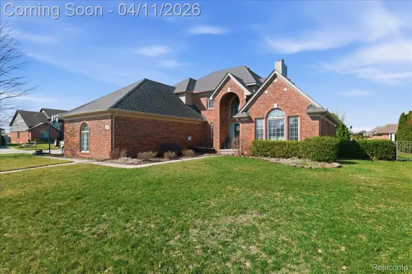 48017 Lincoln Drive, Macomb, MI 48044