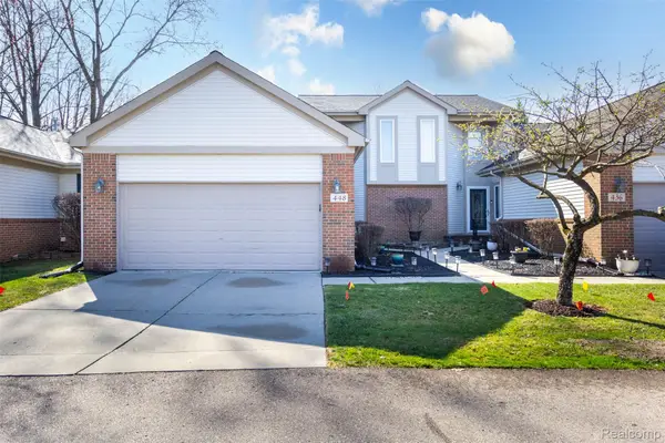 448 Ravencrest Lane #50, Westland, MI 48185
