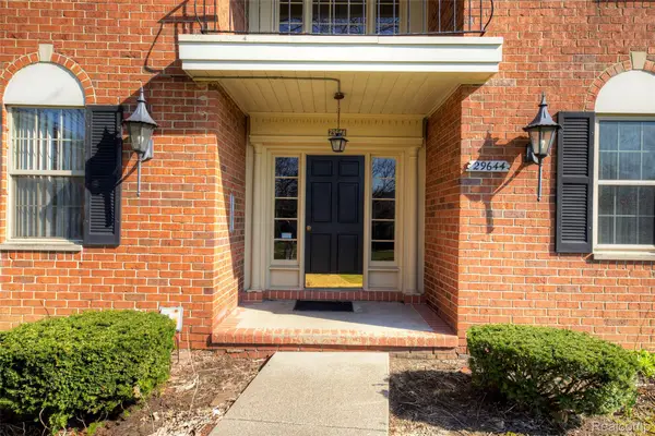 29644 Middlebelt Road #2502, FarmingtonHills, MI 48334