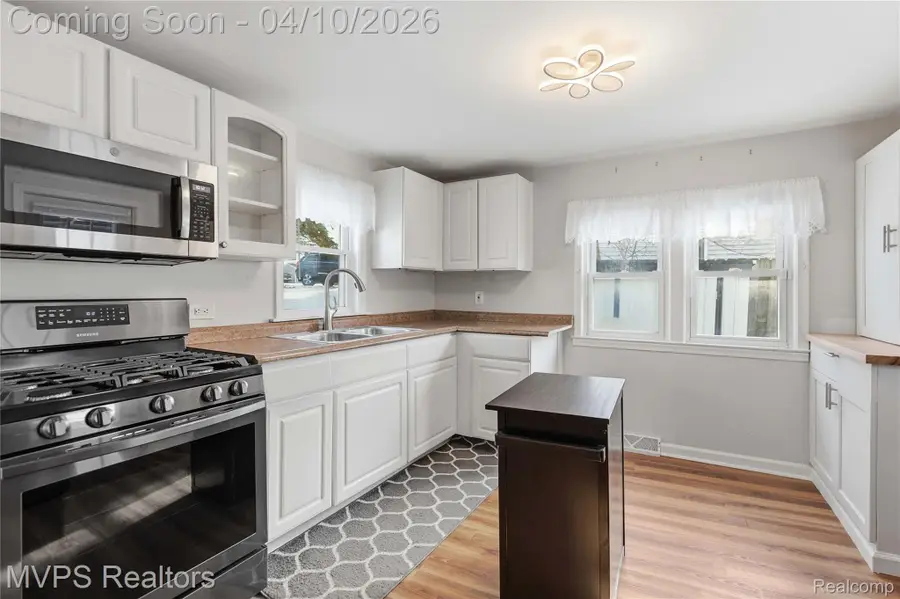 6421 Cloverton Drive, Waterford, MI 48329 - #2