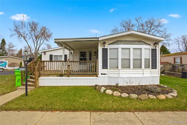 25716 Jackson St, Novi, MI 48375