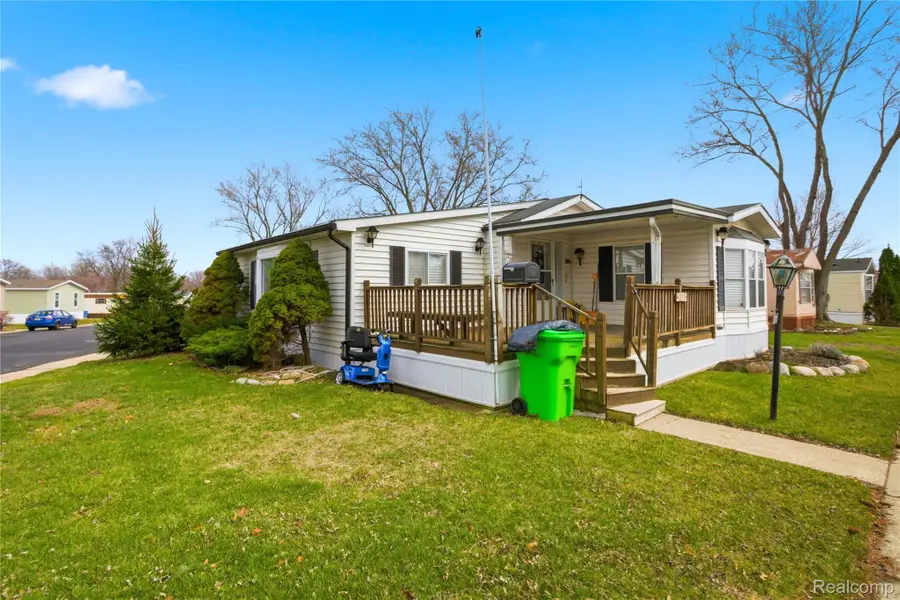 25716 Jackson St, Novi, MI 48375 - #2