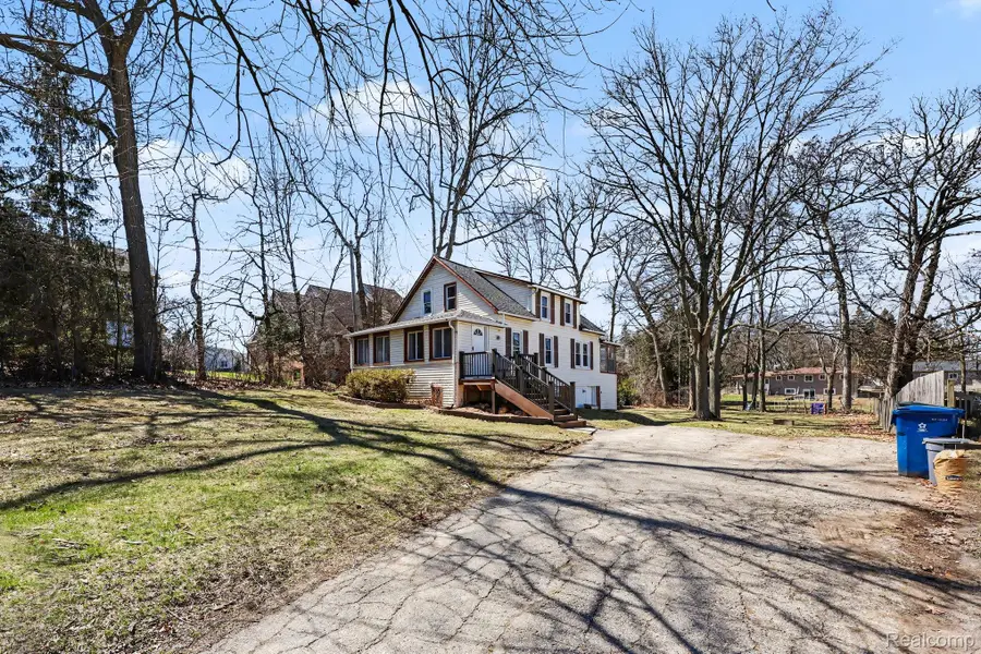 3416 Eastwood Drive, Rochester Hills, MI 48309 - #2