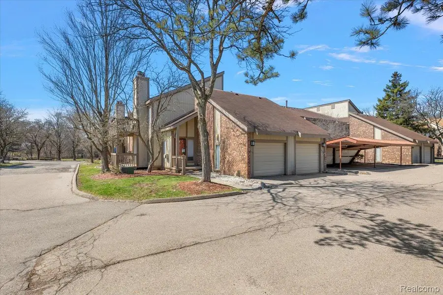 7361 Radcliff Drive, West Bloomfield, MI 48322 - #3