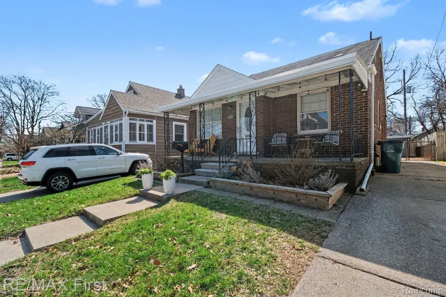 560 E Oakridge Street, Ferndale, MI 48220 - #3