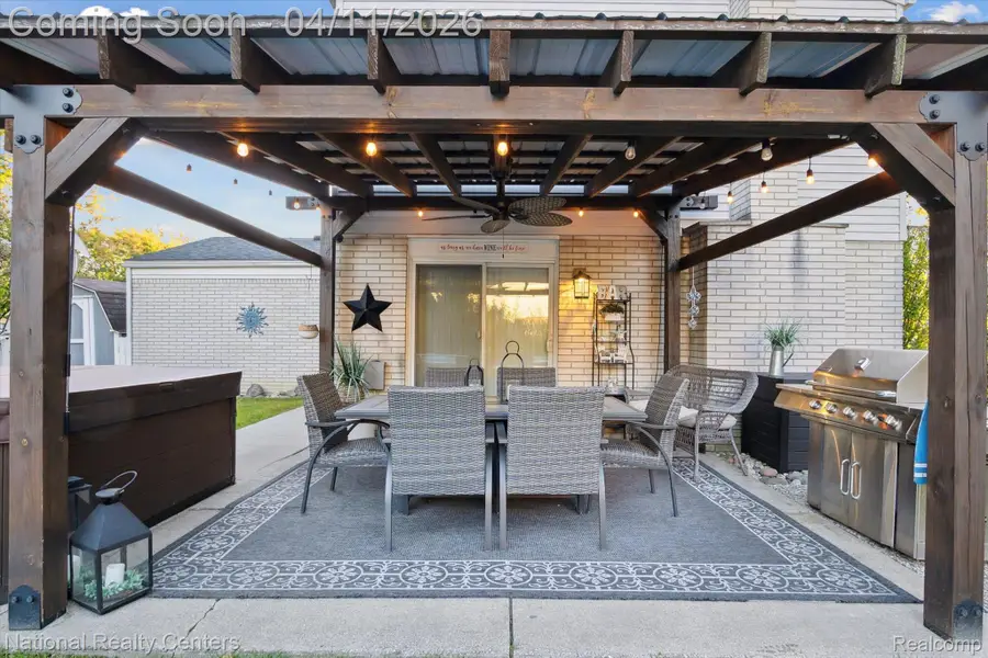 594 Worchester Street, Westland, MI 48186 - #3