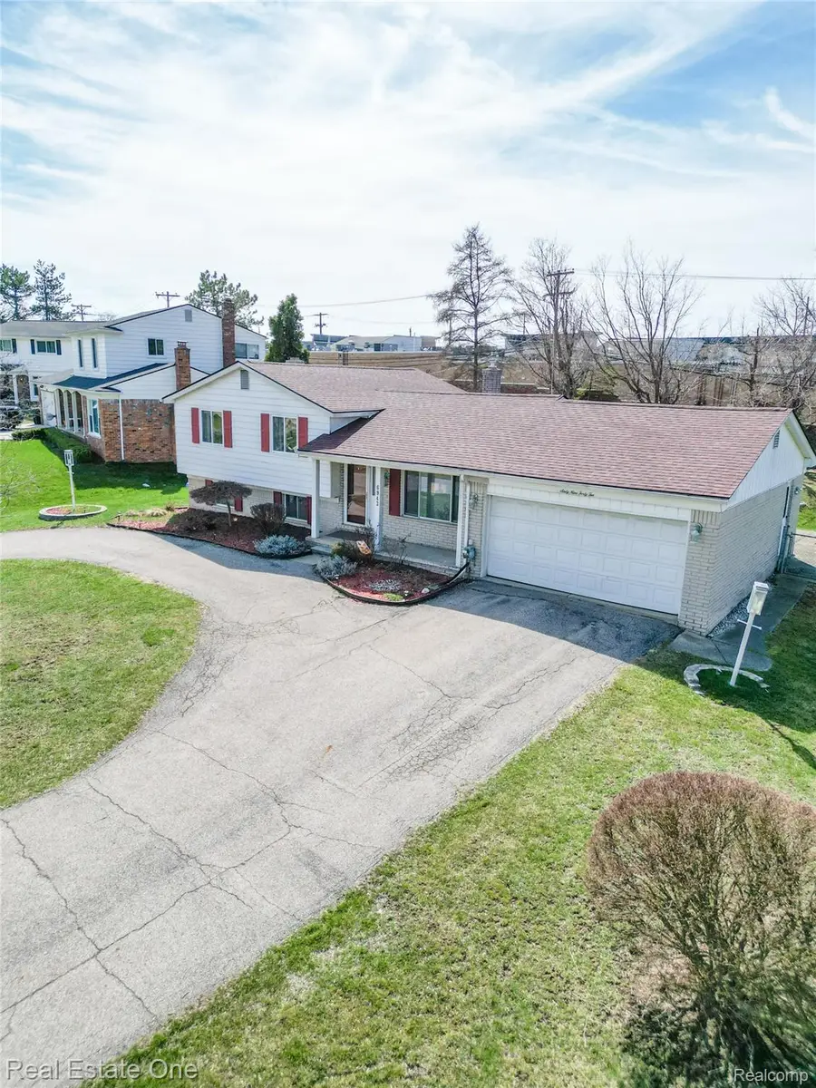 6942 Leslee Crest Drive, West Bloomfield, MI 48322 - #2