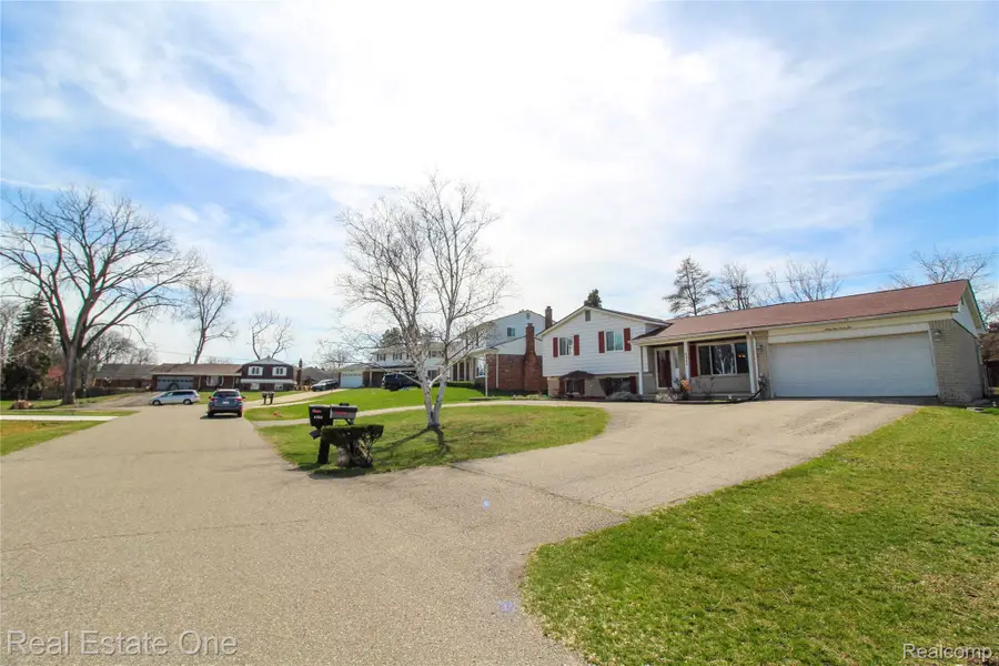 6942 Leslee Crest Drive, West Bloomfield, MI 48322 - #3