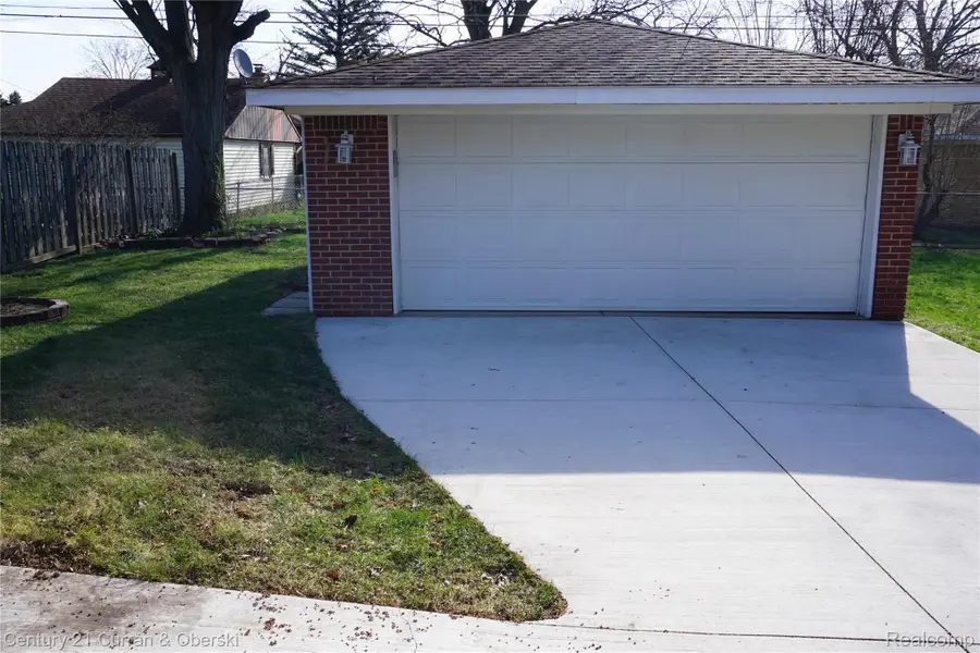 7518 Highview Street, Dearborn Heights, MI 48127 - #3