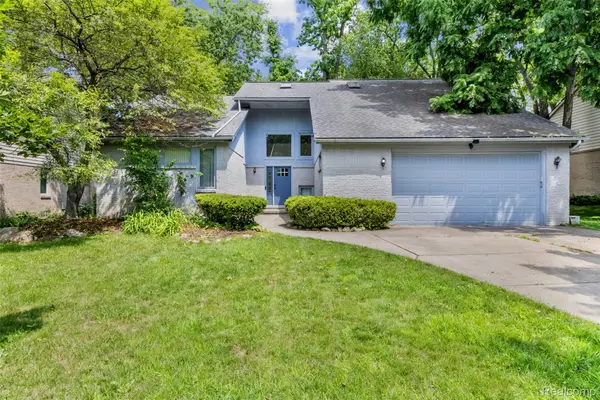 3195 Green Oaks Drive, WestBloomfield, MI 48324