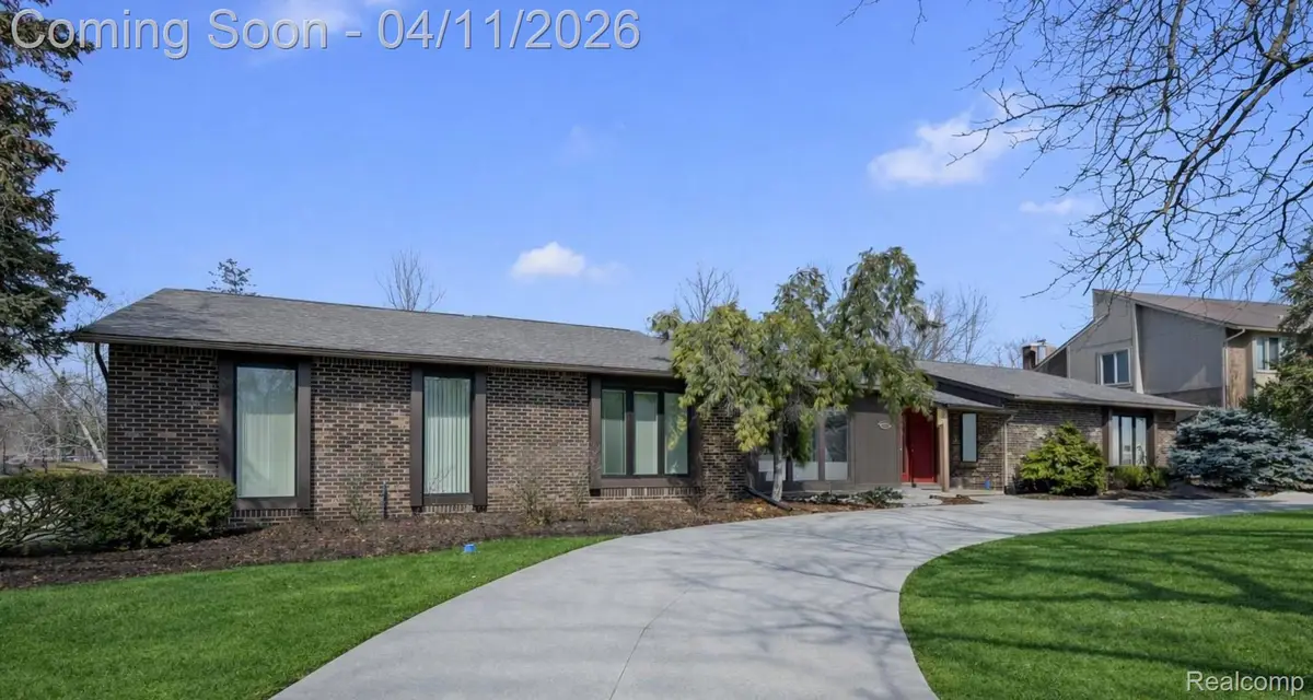 4033 E Hanover Court, West Bloomfield, MI 48323 - #1