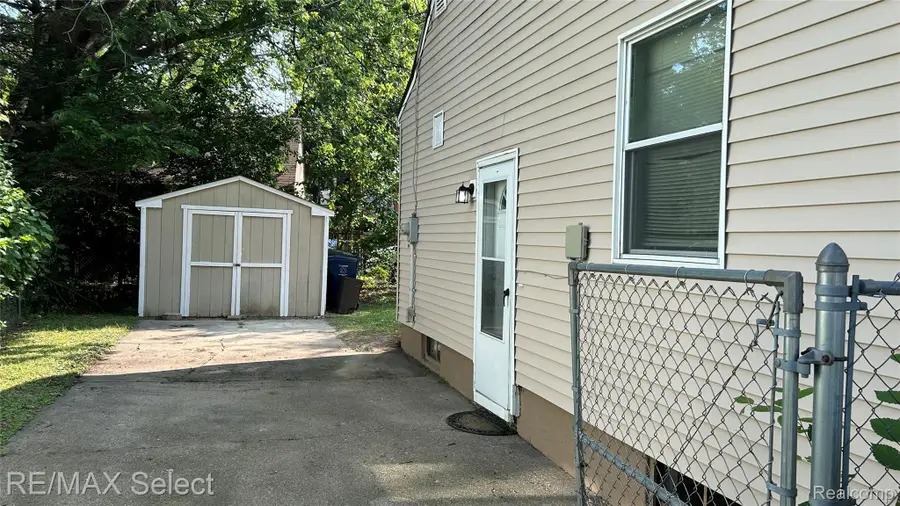 1902 Crestbrook Lane, Flint, MI 48507 - #2